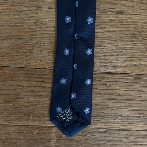 Lands' End Men's Navy Blue Daisy Patterned 100% Silk Tie - Picture 4 of 6